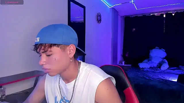 Snapshot of Jostin18 chatting on September 22, 2:41 pm Jostin18 online show from September 22, 2:41 pm