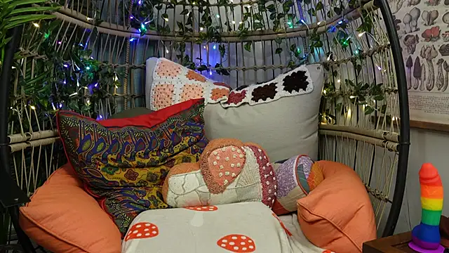 bendingofwillow online show from November 24, 12:27 pm