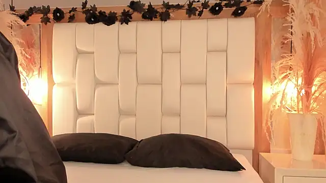 Daphne And Roger online show from January 13, 11:04 am