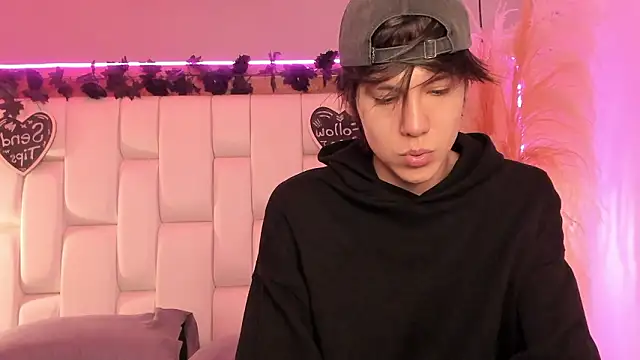 Daphne And Roger online show from March 5, 11:06 am