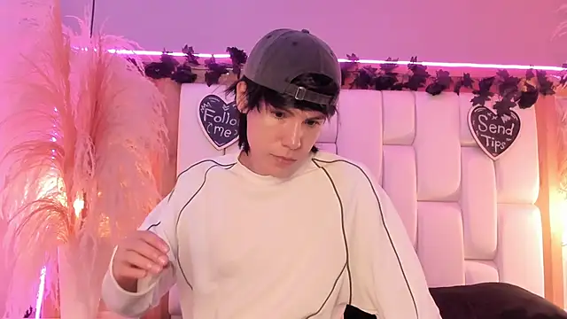 Daphne And Roger online show from March 30, 11:00 am