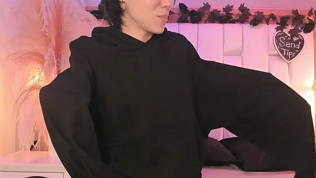 Daphne And Roger online show from April 4, 11:08 am