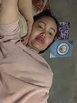 Snapshot of May125 chatting on April 13, 6:41 am May125 online show from April 13, 6:41 am