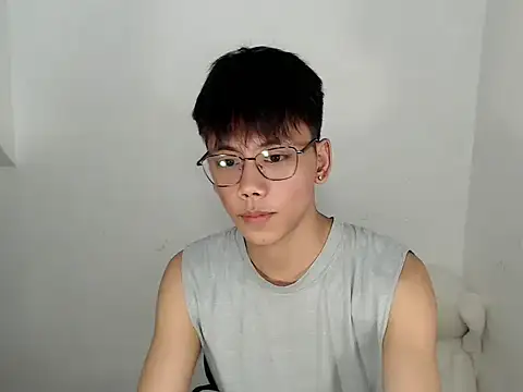 Snapshot of ynotyu chatting on June 15, 9:00 am ynotyu online show from June 15, 9:00 am