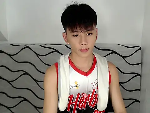Snapshot of ynotyu chatting on July 10, 4:42 pm ynotyu online show from July 10, 4:42 pm