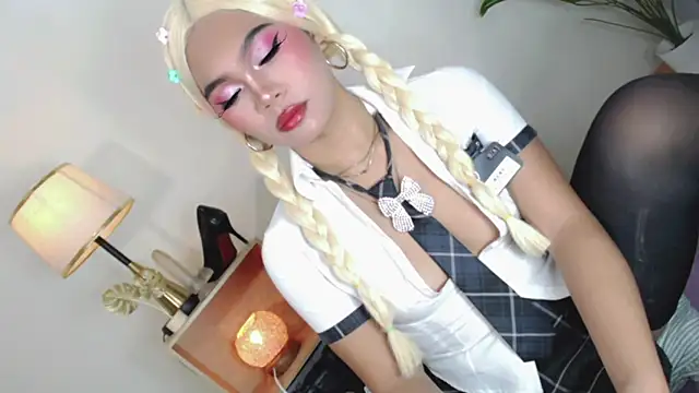 miyaa Moore online show from November 17, 5:30 pm