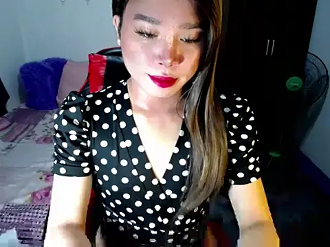 Urassiansweetcummer online show from October 26, 1:33 am