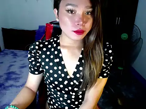 Urassiansweetcummer online show from November 3, 2:13 am