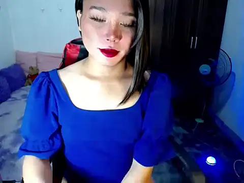 Urassiansweetcummer online show from May 31, 3:36 am
