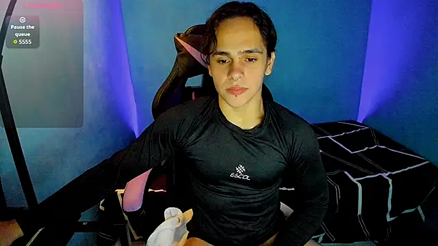 Snapshot of Maximiliano_scoott__ chatting on September 12, 7:14 pm Maximiliano scoott   online show from September 12, 7:14 pm