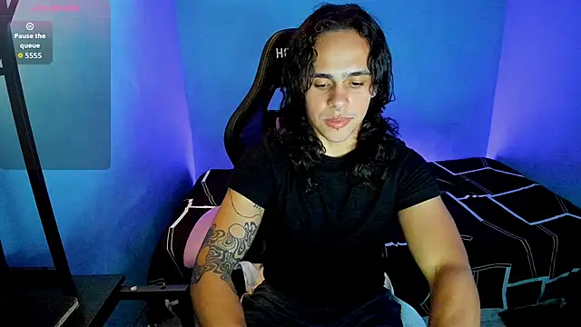 Snapshot of Maximiliano_scoott__ chatting on September 17, 3:41 am Maximiliano scoott   online show from September 17, 3:41 am