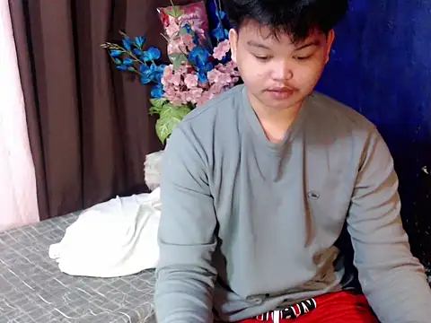 Snapshot of Reynelcock chatting on April 25, 4:37 pm Reynelcock online show from April 25, 4:37 pm