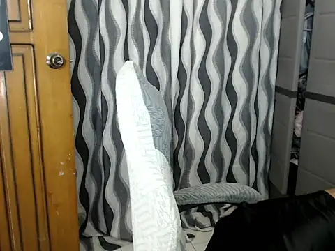 sweetiie caren online show from April 17, 4:04 am