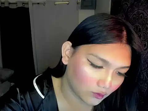 Snapshot of Lou_heart chatting on November 17, 5:41 pm Lou heart online show from November 17, 5:41 pm