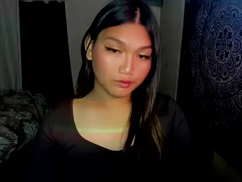 Snapshot of Lou_heart chatting on December 15, 4:33 pm Lou heart online show from December 15, 4:33 pm