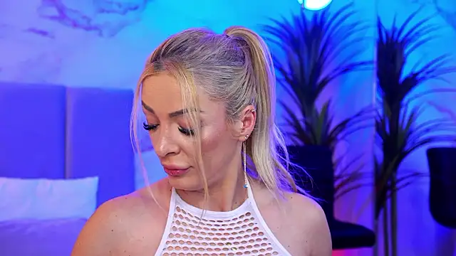 Izabellle02 online show from March 27, 4:51 am