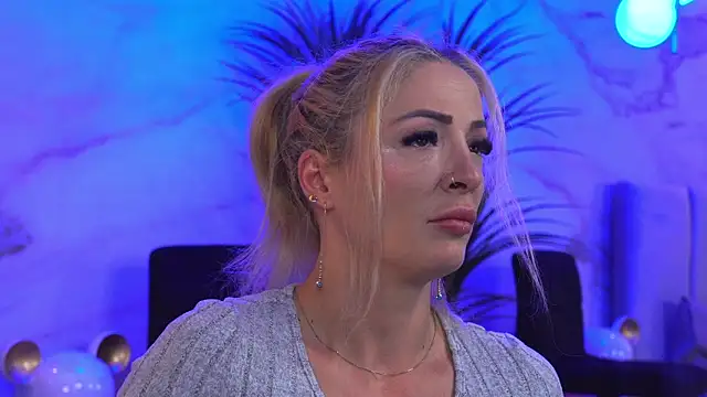 Izabellle02 online show from April 10, 4:06 am