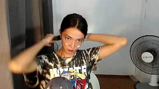 Snapshot of slimladyxoxo chatting on September 21, 5:14 pm slimladyxoxo online show from September 21, 5:14 pm