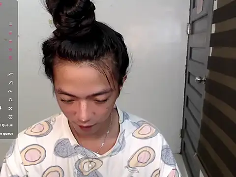 Snapshot of slimladyxoxo chatting on March 16, 2:39 am slimladyxoxo online show from March 16, 2:39 am