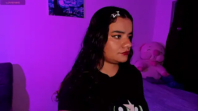 Shophie thoopson online show from April 16, 7:31 am