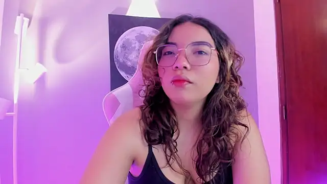 Snapshot of AliceCamxxx chatting on September 9, 12:05 pm AliceCamxxx online show from September 9, 12:05 pm