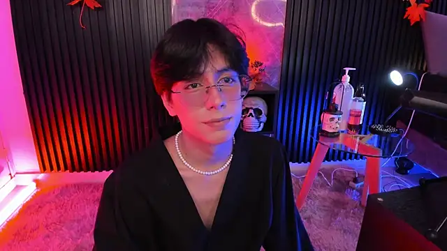 luixdust  online show from October 17, 6:05 am