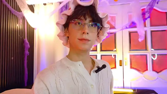 luixdust  online show from October 20, 6:25 am