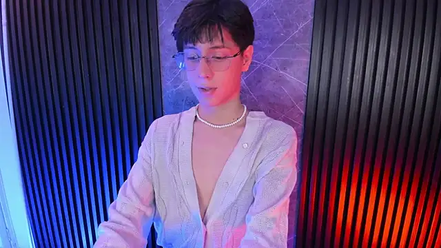 luixdust  online show from December 4, 5:39 am