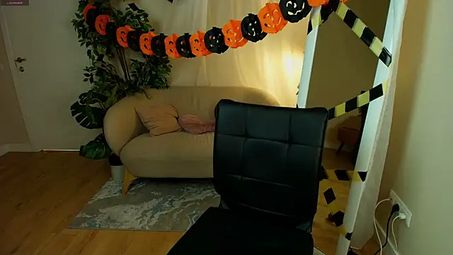 Snapshot of Mary_Lane_ chatting on October 23, 8:18 pm Mary Lane online show from October 23, 8:18 pm