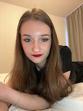 Snapshot of AdelinaEmber chatting on October 12, 10:47 am AdelinaEmber online show from October 12, 10:47 am