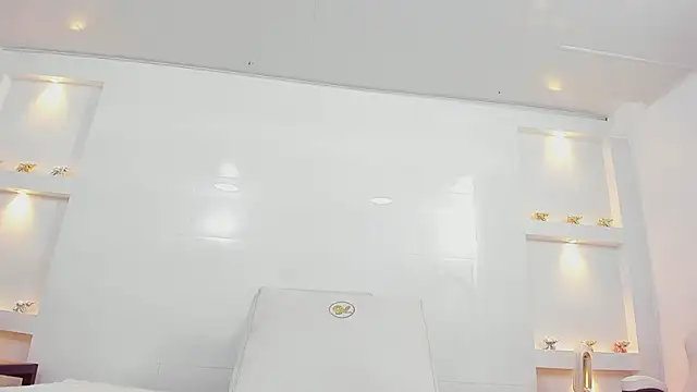 ikia lopez  online show from February 5, 12:10 pm