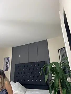 Snapshot of Alexa__Blue chatting on September 10, 4:01 am Alexa Blue online show from September 10, 4:01 am