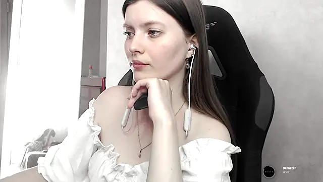 cute elfy  online show from September 12, 2:06 pm