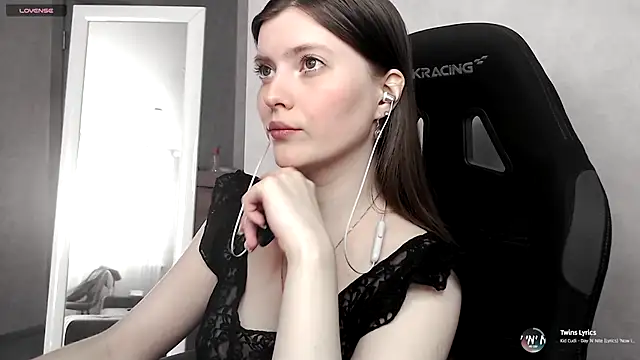 cute elfy  online show from September 15, 2:06 pm