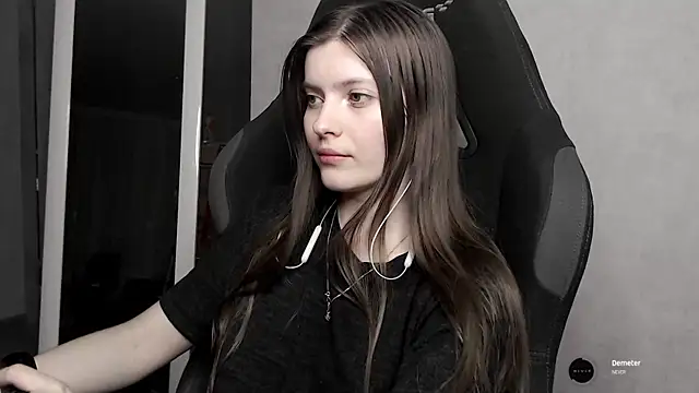 cute elfy  online show from September 22, 5:15 pm