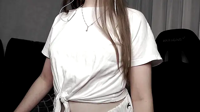 cute elfy  online show from October 14, 3:24 pm