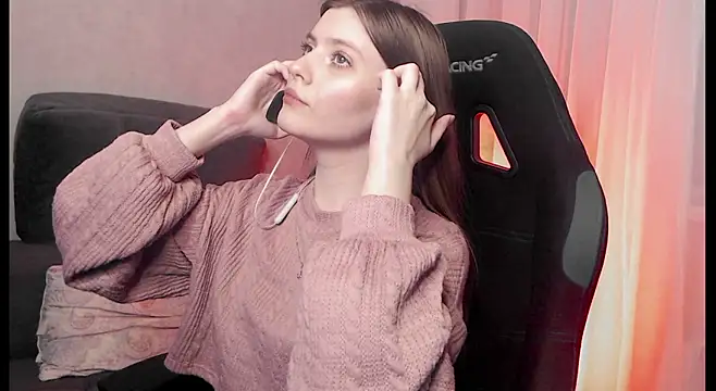 cute elfy  online show from December 20, 2:35 pm