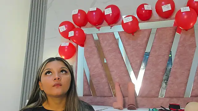 Wonderkloe  online show from February 18, 7:54 pm