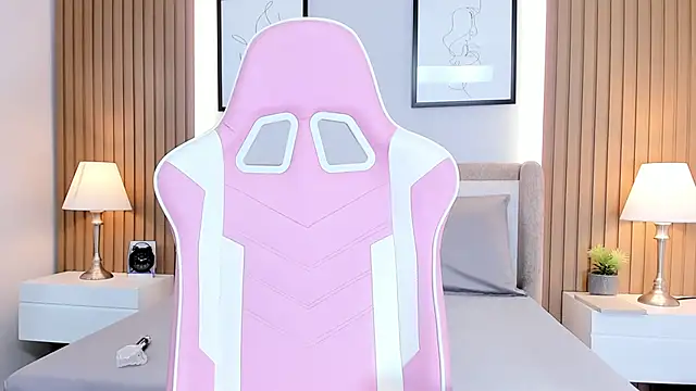 Snapshot of megan_bigboobs_ chatting on February 15, 12:36 pm megan bigboobs online show from February 15, 12:36 pm