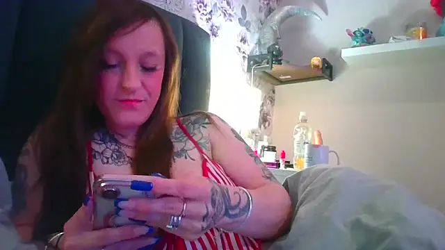 Snapshot of LucyRoseMae chatting on May 17, 7:06 am LucyRoseMae online show from May 17, 7:06 am