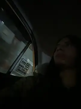 Snapshot of Isabella21_ chatting on February 5, 11:53 pm Isabella21 online show from February 5, 11:53 pm