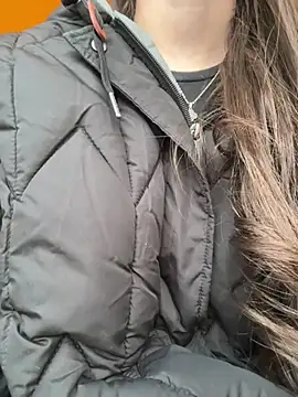 Snapshot of Isabella21_ chatting on February 19, 11:01 pm Isabella21 online show from February 19, 11:01 pm