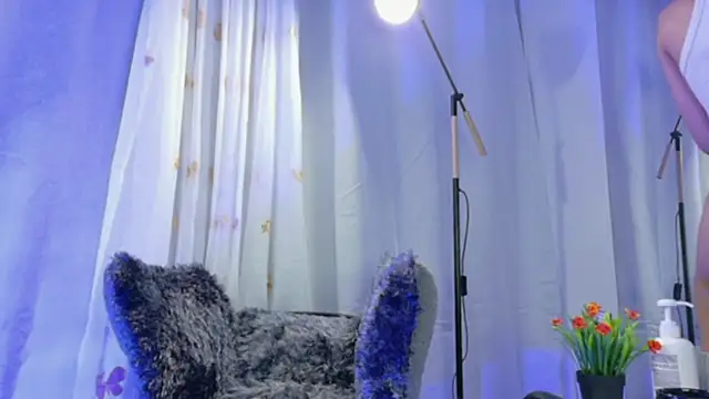 BeccaReedd online show from December 3, 2:41 am