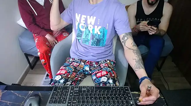 Snapshot of bossking017 chatting on February 8, 4:47 pm bossking017 online show from February 8, 4:47 pm