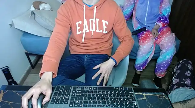 Snapshot of bossking017 chatting on February 15, 1:27 pm bossking017 online show from February 15, 1:27 pm