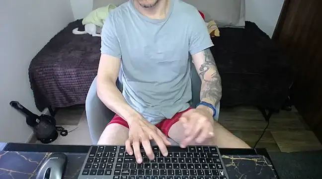 Snapshot of bossking017 chatting on February 21, 2:27 pm bossking017 online show from February 21, 2:27 pm