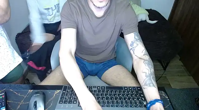 Snapshot of bossking017 chatting on February 22, 8:42 pm bossking017 online show from February 22, 8:42 pm