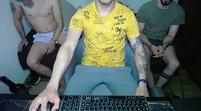 Snapshot of bossking017 chatting on March 1, 10:53 pm bossking017 online show from March 1, 10:53 pm