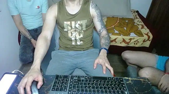 Snapshot of bossking017 chatting on March 14, 3:15 am bossking017 online show from March 14, 3:15 am