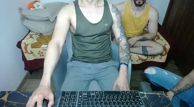 Snapshot of bossking017 chatting on March 21, 5:02 pm bossking017 online show from March 21, 5:02 pm